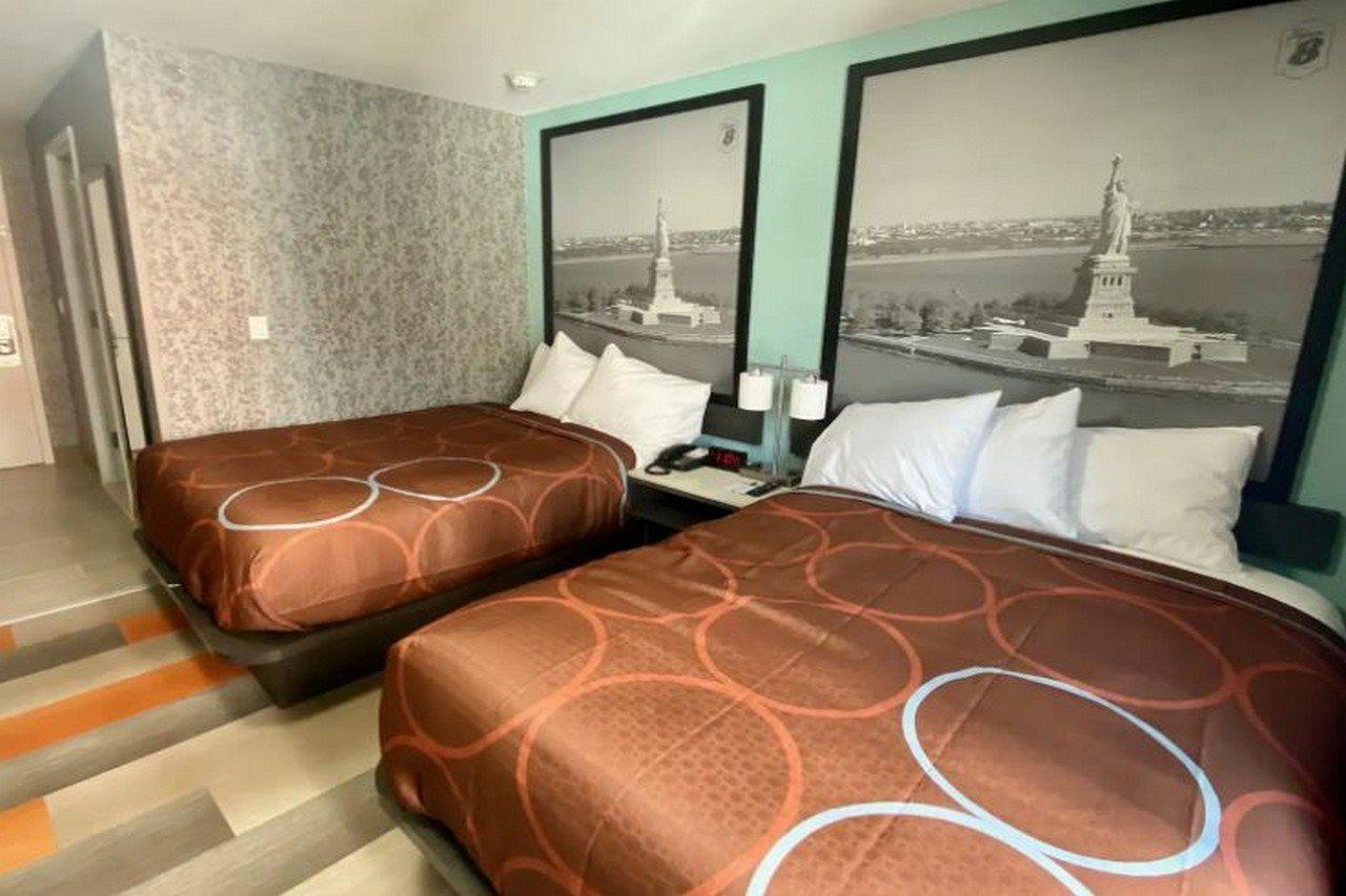 Super 8 By Wyndham Brooklyn Williamsburg Hotel New York Ngoại thất bức ảnh