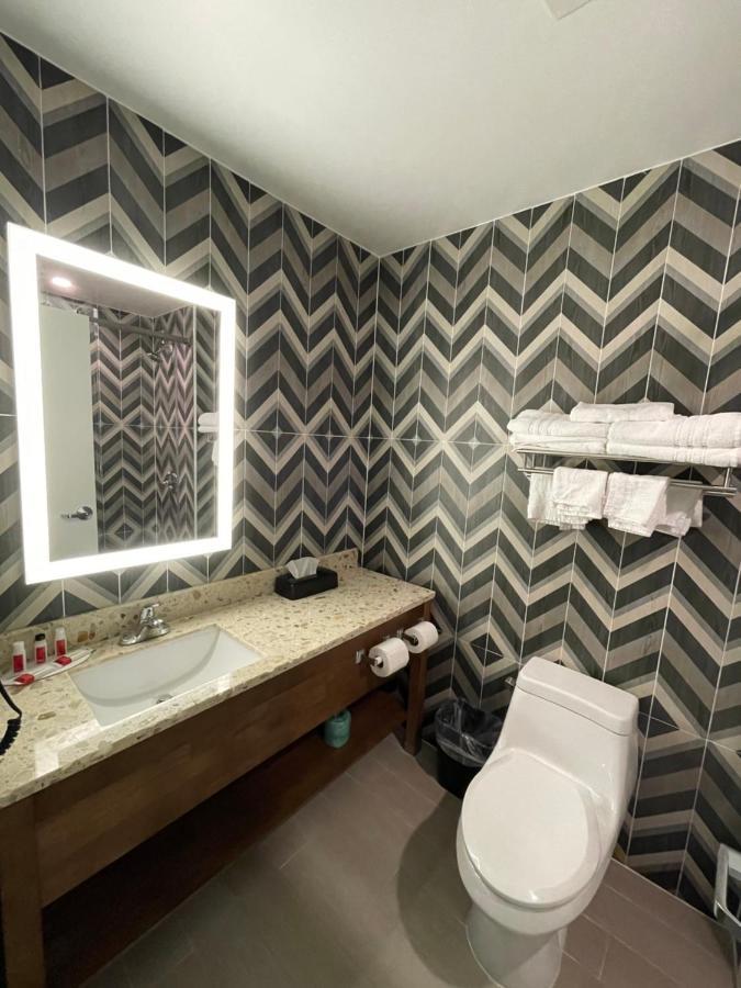 Super 8 By Wyndham Brooklyn Williamsburg Hotel New York Ngoại thất bức ảnh
