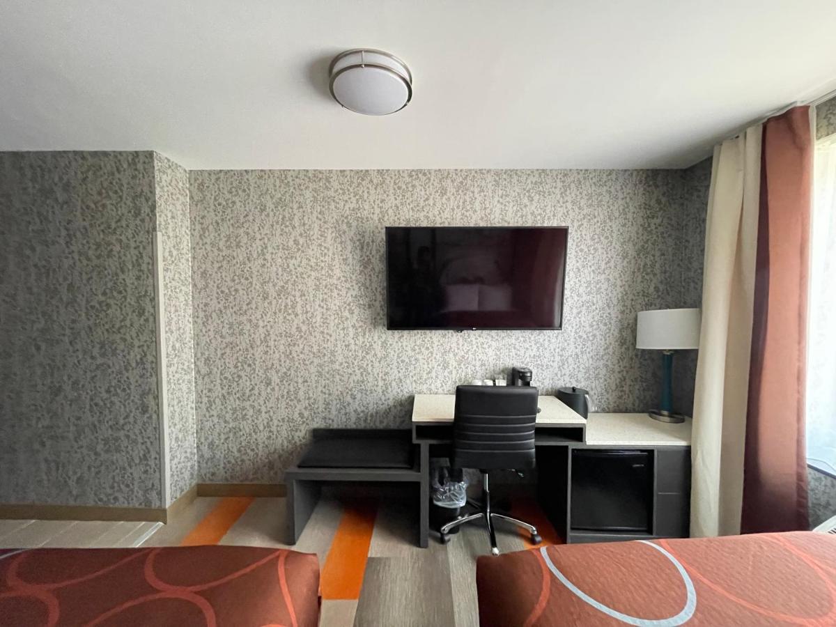 Super 8 By Wyndham Brooklyn Williamsburg Hotel New York Ngoại thất bức ảnh