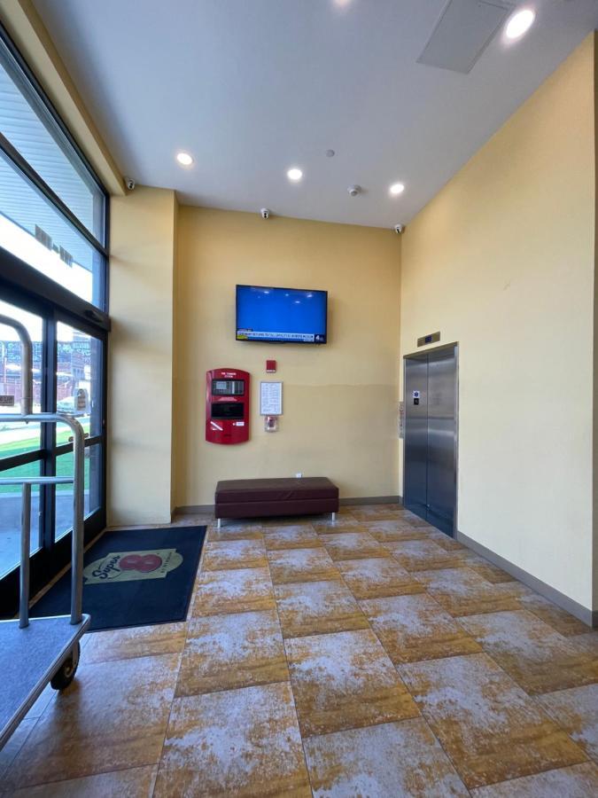 Super 8 By Wyndham Brooklyn Williamsburg Hotel New York Ngoại thất bức ảnh