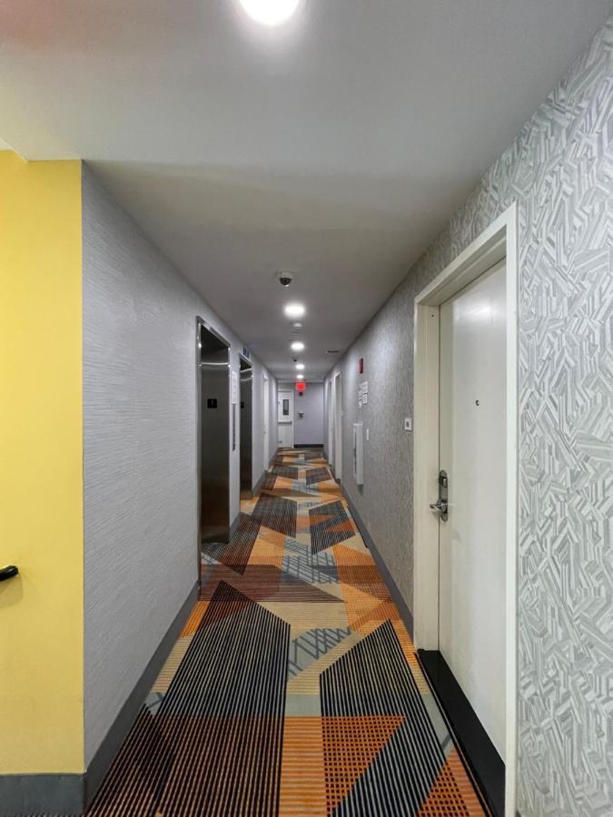 Super 8 By Wyndham Brooklyn Williamsburg Hotel New York Ngoại thất bức ảnh