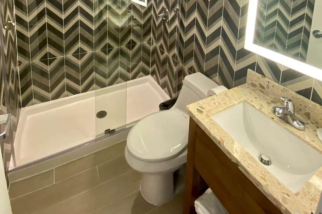 Super 8 By Wyndham Brooklyn Williamsburg Hotel New York Ngoại thất bức ảnh